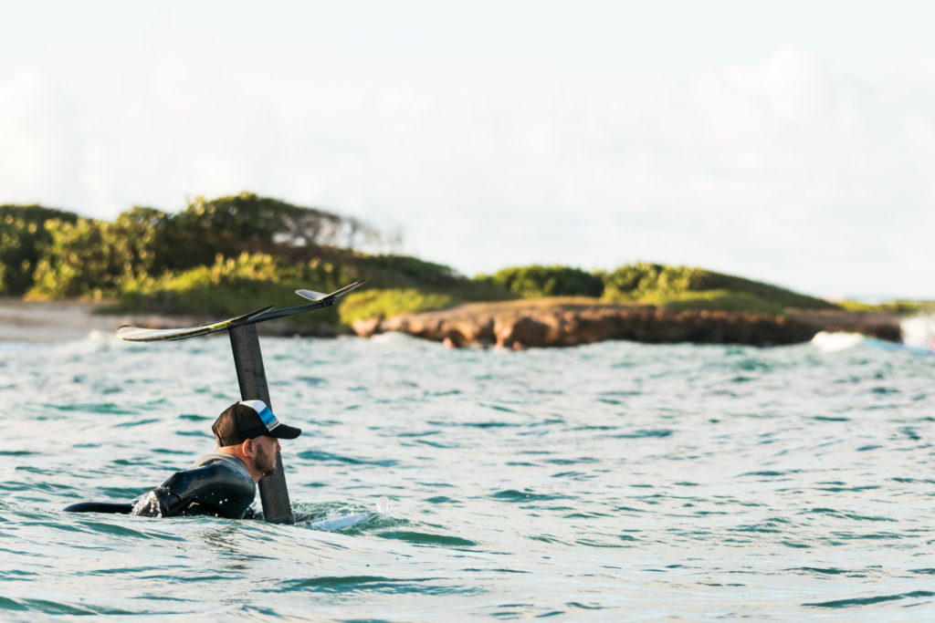 Kitesurfeur en action sur l'Atlantique à Quiberon, Bretagne sud